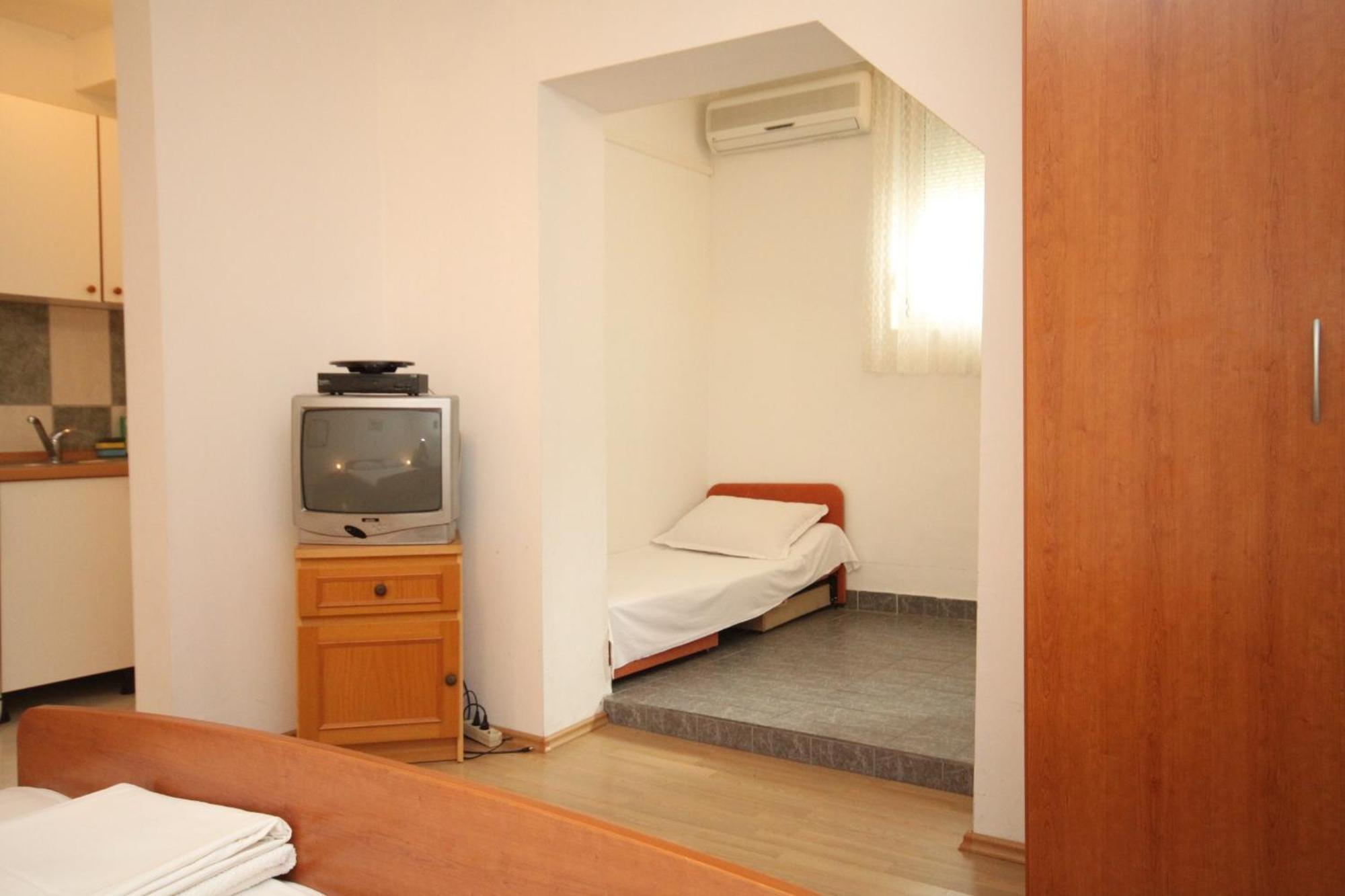 Apartments With A Parking Space Makarska - 6696 Rom bilde